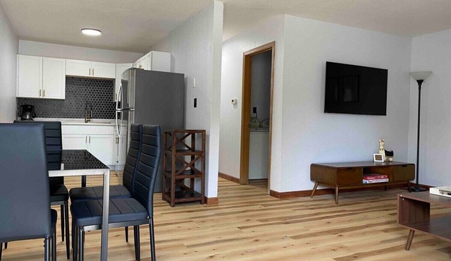 Henderson Haven/KING 2BD/1BA Apartment