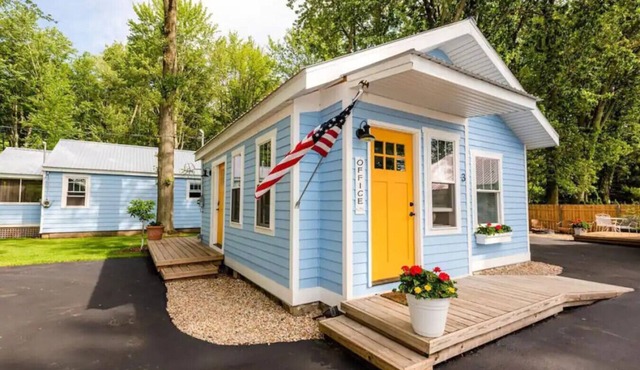 Heron's Nest I Paw Paw Lake Cottages I Michigan #3