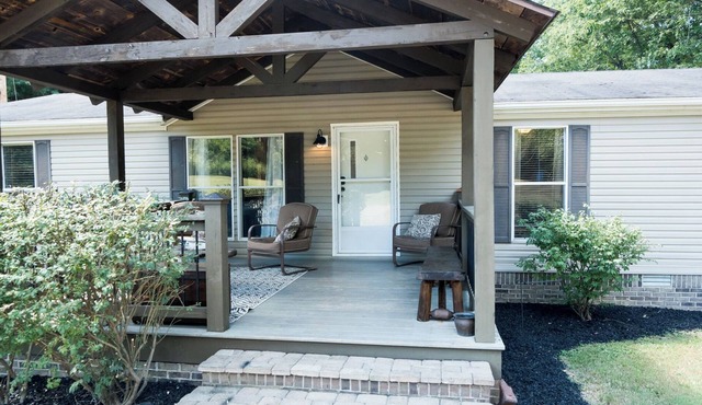 Hickory Hideaway - 4 Bedroom/2 Bath in quiet country setting