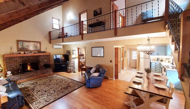 Highlands/Lake Glenville Area-Hot Tub-Mtn Stream-WIFI-Seclusion