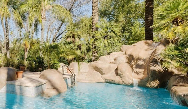 Hillside Hideaway by LuxeKey I Private Luxury Home w/ Guest House, Pool, & Views