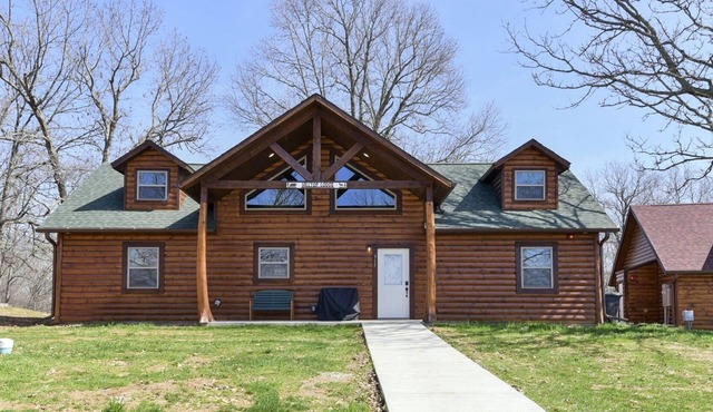 Hilltop Lodge | 2 Bed, 2 Bath