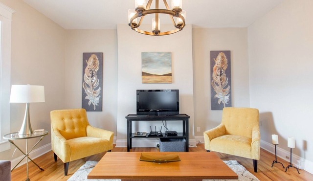 Historic Downtown Chattanooga Home Sleeps 7 near Riverfront and UTC