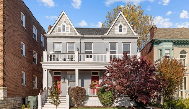 Historic St Louis Retreat | Two Levels | Sleeps 12