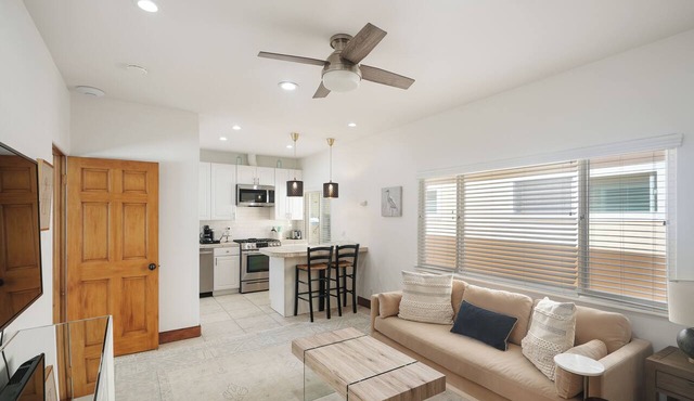 Historic West Beach Apartment — 2 blocks to the Beach