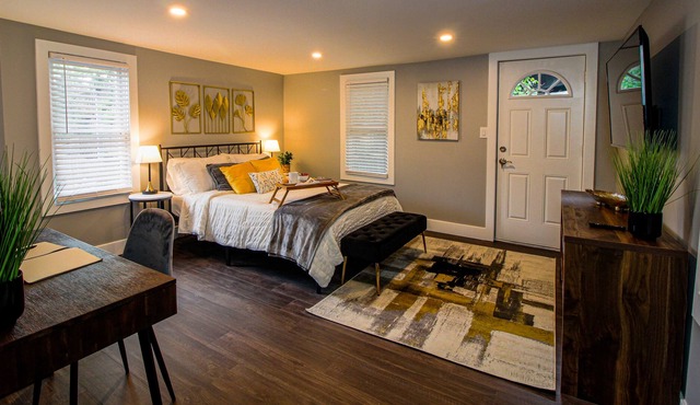 Historical Riverfront Marina 3 Bedroom 2.5 Bath Charmer! in Pittsburgh