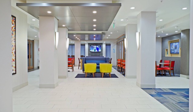 Holiday Inn Express Hotel & Suites Phoenix North Scottsdale by IHG