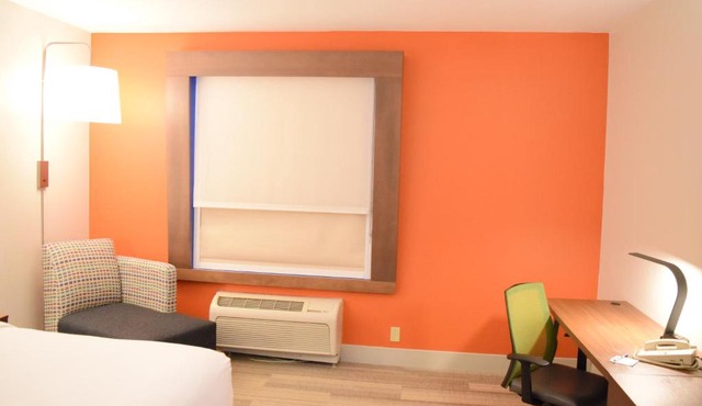 Holiday Inn Express & Suites Pensacola West I-10 by IHG
