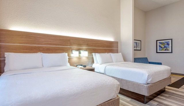 Holiday Inn Express & Suites Vandalia by IHG