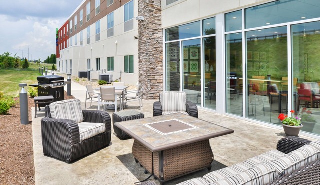 Holiday Inn Express & Suites Salem by IHG