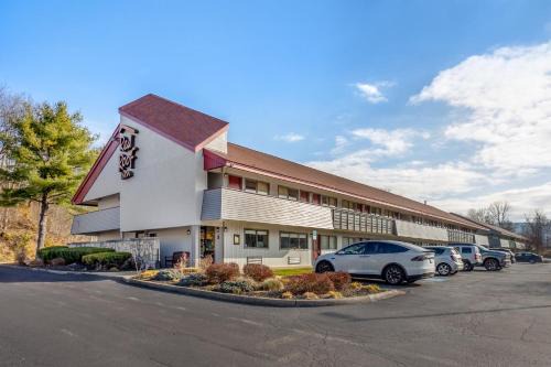 HomeTowne Studios by Red Roof Danville, PA in Danville