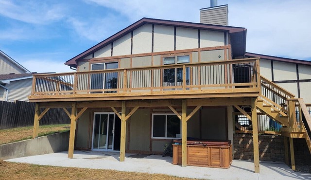 HOT TUB! Fishermans lake house retreat