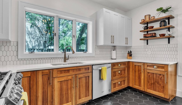 Hot Tub | Theater | Sauna | Deck | Fire Pit | Walk to Stadium/Downtown/Park