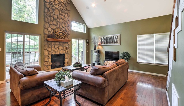 Hot Tub & Wooded Views: Lakefront Blue Eye Cottage