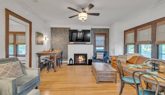 Hot Tubs | Game Room | Saunas | Theater | Walk Stadium/Downtown/Park | Decks