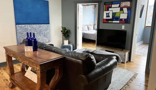 Huge Windows Downtown 2Bd Apt w/Main Strip Access