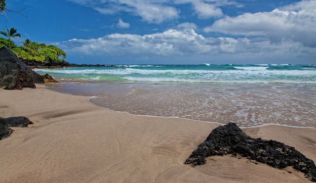 IDEAL BEACH LOCATION 2 BR LARGE DECK "PRIVATE'
