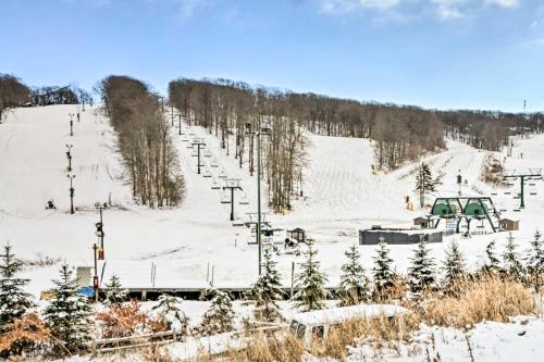 Idyllic Somerset Condo: Ski, Hike & Relax!