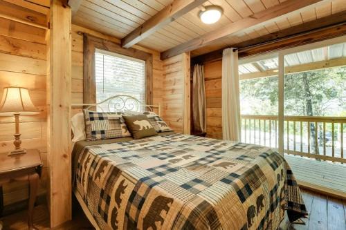 Indian Point Cabin 19 near SDC, Branson, and Table Rock Lake