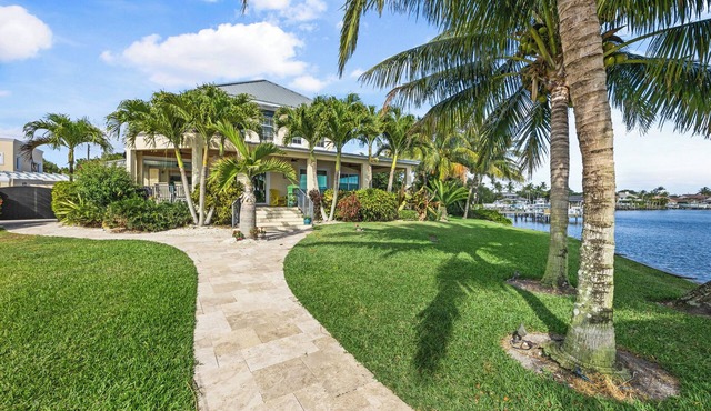 Jupiter Compound On The River in Jupiter