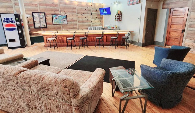 KE/GH Spacious 5-bedroom Dual apartment on the Trail w/WiFi, AC