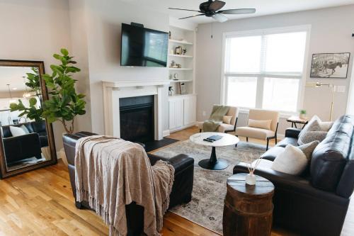 "King's Quarters" Modern Urban Stay - Downtown LEX
