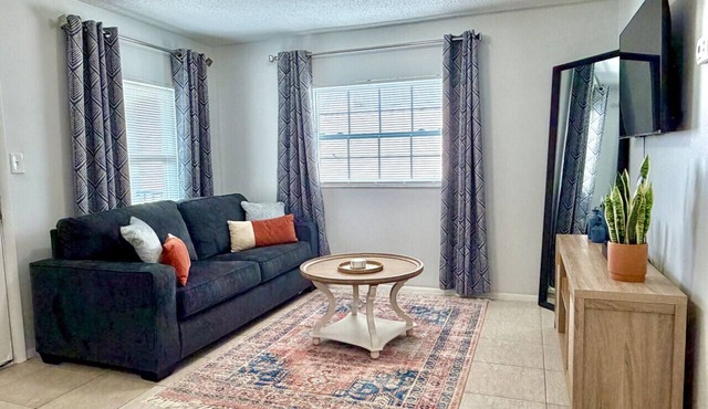 King Suite Full Kitchen Near Airport & Downtown