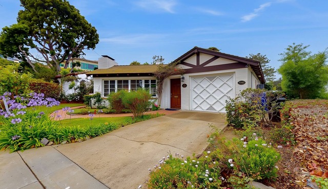 La Jolla Historic Gem | Hot Tub, Game Room, Garden Oasis w/Firepit & Courtyard Dining