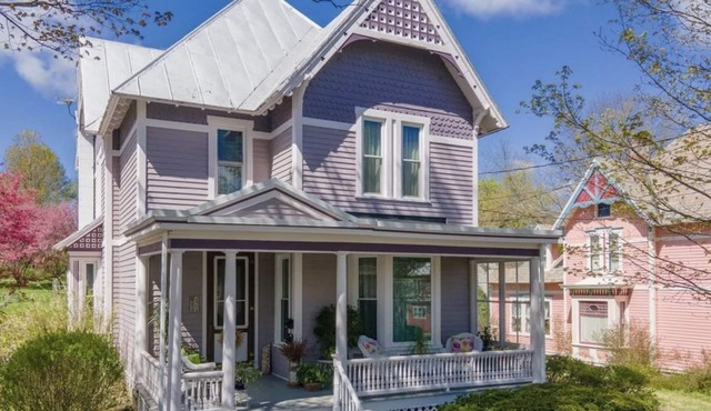 Lady Viola - Victorian w/Balcony Hot Tub