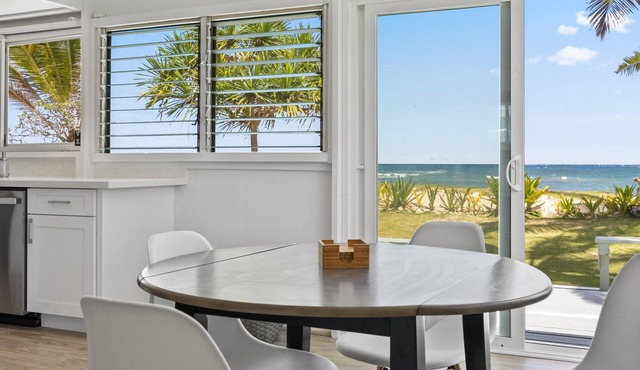 Laie Cottage by the Sea Waterfront/On the Beach - Eco Friendly Sustainable Home