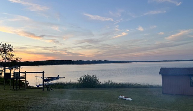 Lake Facing 2 bedroom Cabin near amazing UP destinations Big Manistique Lake