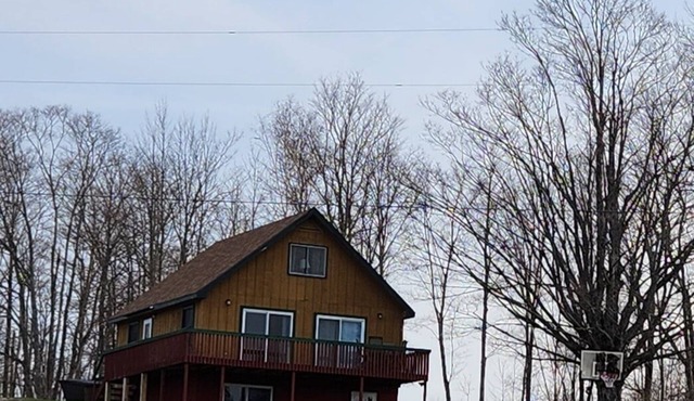 Lake Facing 4 bedroom Cabin near amazing UP destinations Grandview Cabins