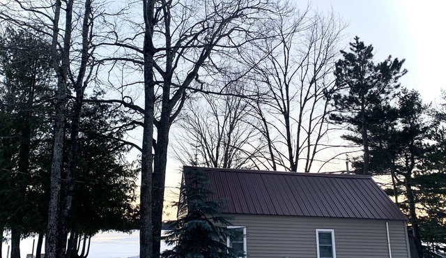 Lake Front Cabin Located On Muskallonge Lake