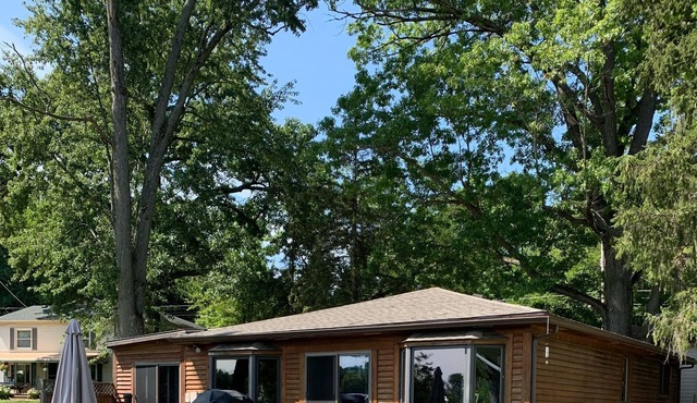 Lake House 14 miles from the Big House
