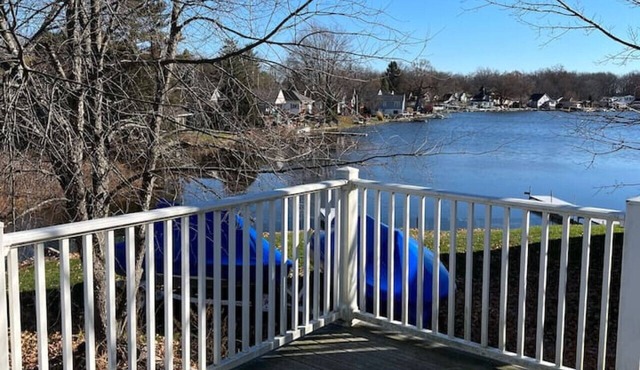 Lake Loft Getaway MI Center