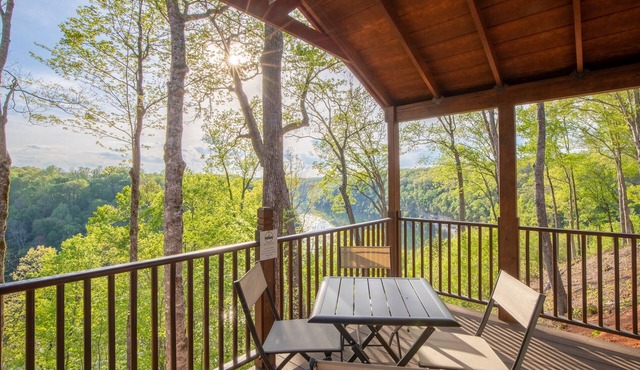 Lake View Adventure Cabin at Bear Bluff Retreat