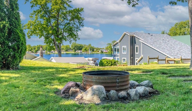 Lake View Lodge on Dewart Lake/1 mile from Blue Barn Berry Farm/kayaks!