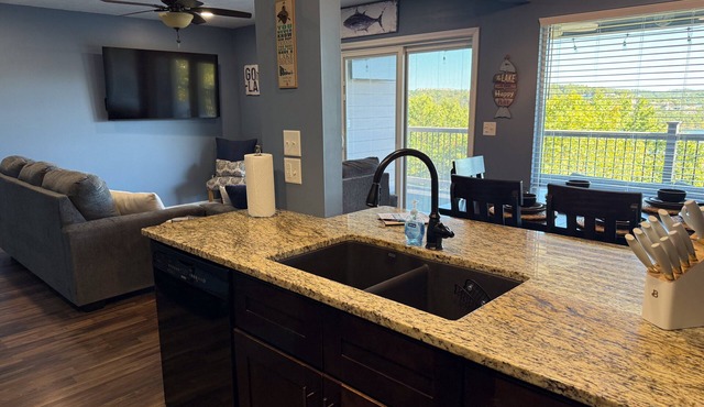 Lake View~Near SDC~FREE TICKETS INCLUDED! (TH 6-2)