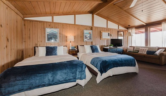 Lakefront Cabin #4 - Steps from Table Rock Lake at Happy Hollow Resort - Branson