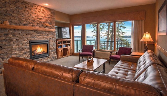 Lakefront Condo: Pool, Hot Tub, Deck, Fireplaces