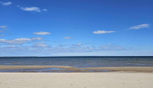 Lakefront Cottage on Saginaw Bay w/ Private Beach