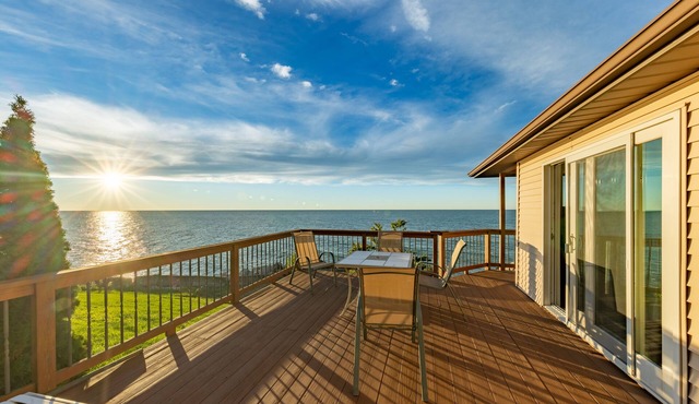 Lakefront cottage with amazing views in Willowick