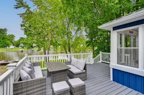 Lakefront Getaway w/Private Dock in Colon!
