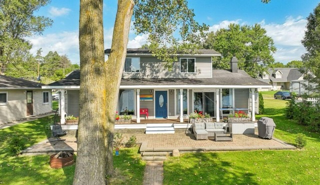 Lakefront Home Near Renaissance Festival in Holly