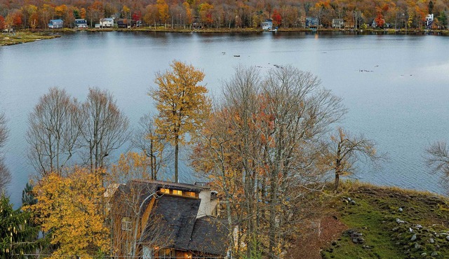 Lakefront-Hot Tub, Private Dock, Kayaks, Fire Pit, Sun Room
