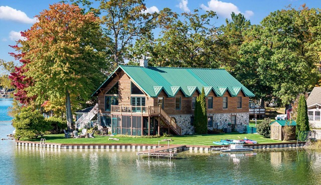 Lakefront Lodge w/Indoor Hot Tub - Sleeps 19