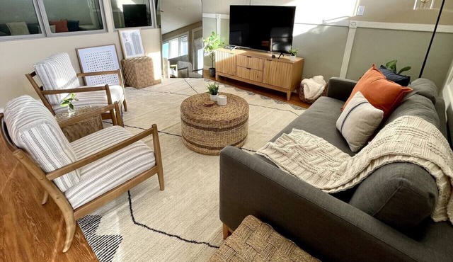 Lakefront Marina Apartment with Views