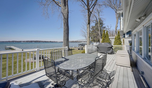 Lakefront Michigan Cottage - Deck, Grill & Kayaks!