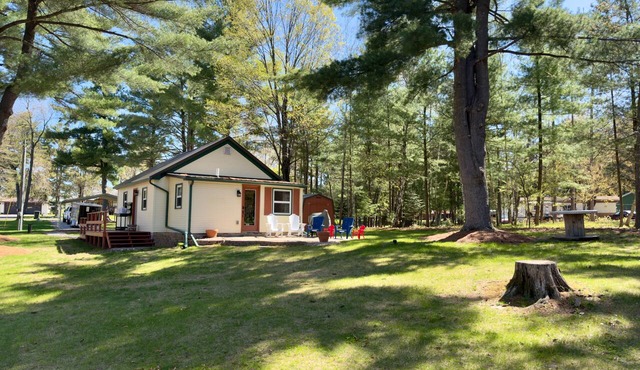 LAKEFRONT-PRIVATE DOCK Modern 2BR "Sunset Deck" at Chetek, Sleeps 6
