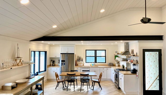 Lakefront Retreat on Robinson Pond - Stunning Sunrise